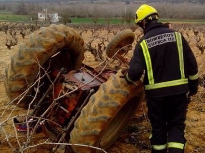 Fallece un hombre en Ledaña al volcar el tractor con el que trabajaba - imagen 1