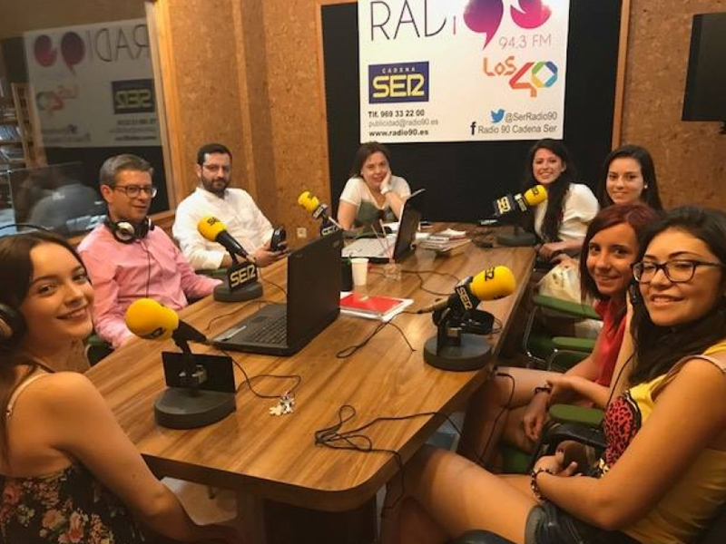 La Corte de Honor 2017 de Motilla del Palancar visita Radio 90 - imagen 1