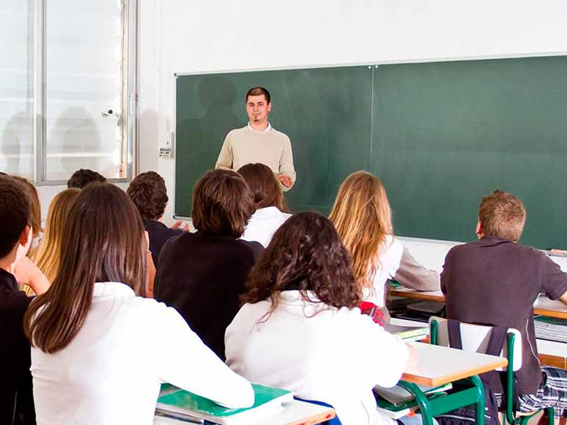 CLM adjudica 3.120 vacantes a interinos de Enseñanzas Medias - imagen 1