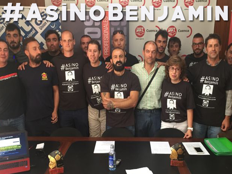 Bomberos de toda España secundan la campaña de apoyo al compañero de Motilla del Palancar despedido  - imagen 1