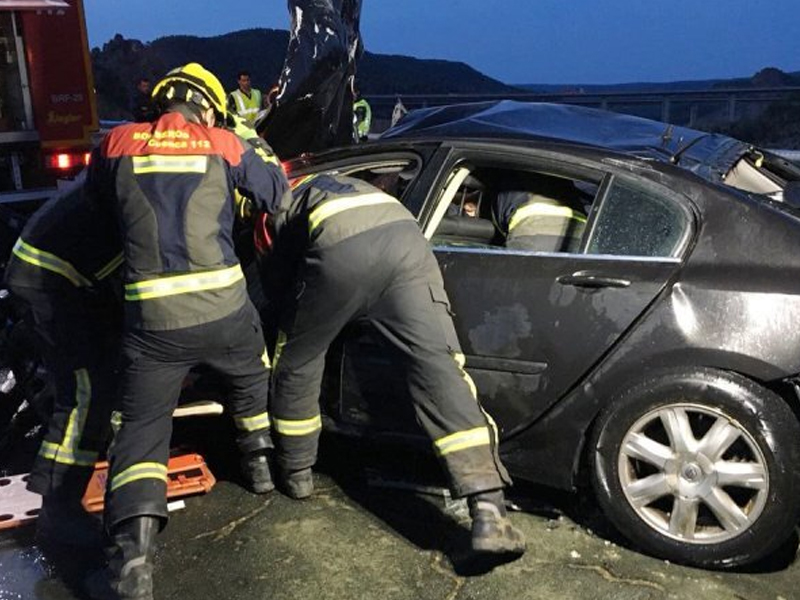 Recuperan el coche que cayó al pantano de Contreras con el cadáver del ocupante - imagen 1
