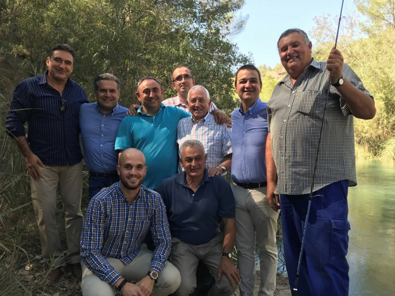 El Consejero de Agricultura muestra su apoyo a los pescadores de El Herrumblar - imagen 1