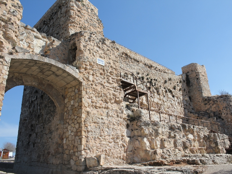 Un niño de tres años se precipita desde una altura de tres metros en las ruinas del Castillo - imagen 1
