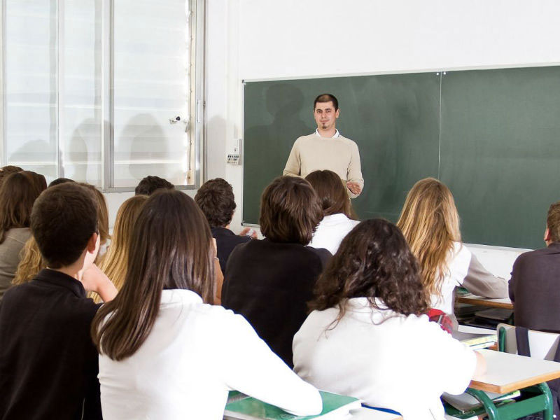 Publicada la lista provisional de admitidos y excluidos para las bolsas de profesores de Secundaria y FP - imagen 1