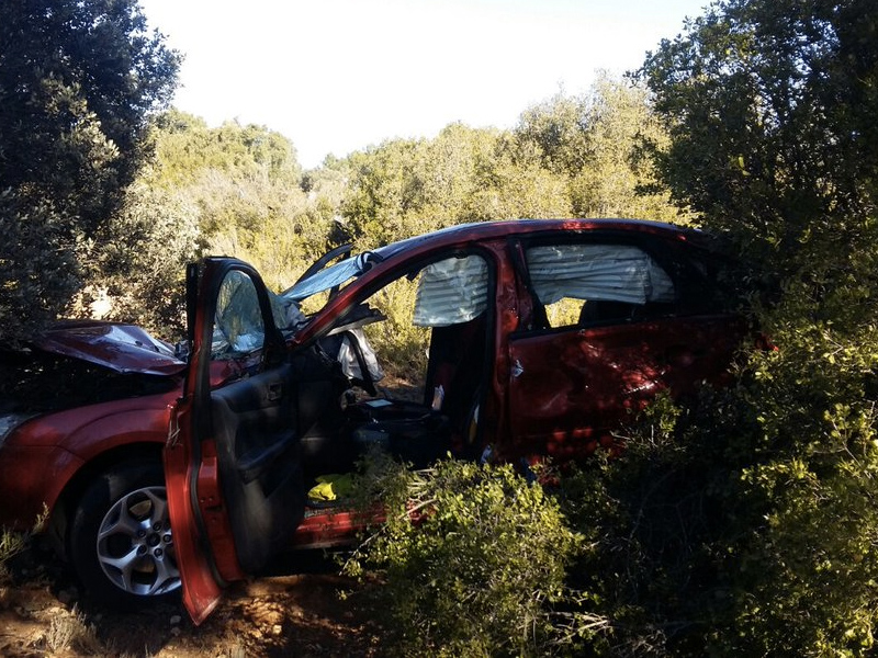 El único ocupante de un coche que ha volcado en Almodóvar del Pinar fue trasladado al Virgen de la Luz - imagen 1
