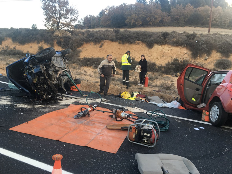Un varón de 38 años muere en un choque frontal entre dos turismos en la N-420 en Villar de Olalla - imagen 1