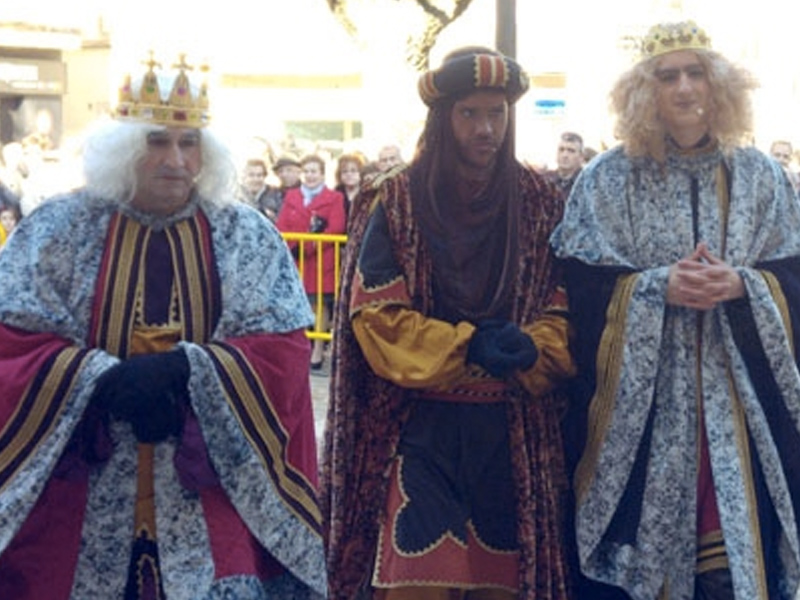 Iniesta prepara una Navidad multicultural y solidaria - imagen 1