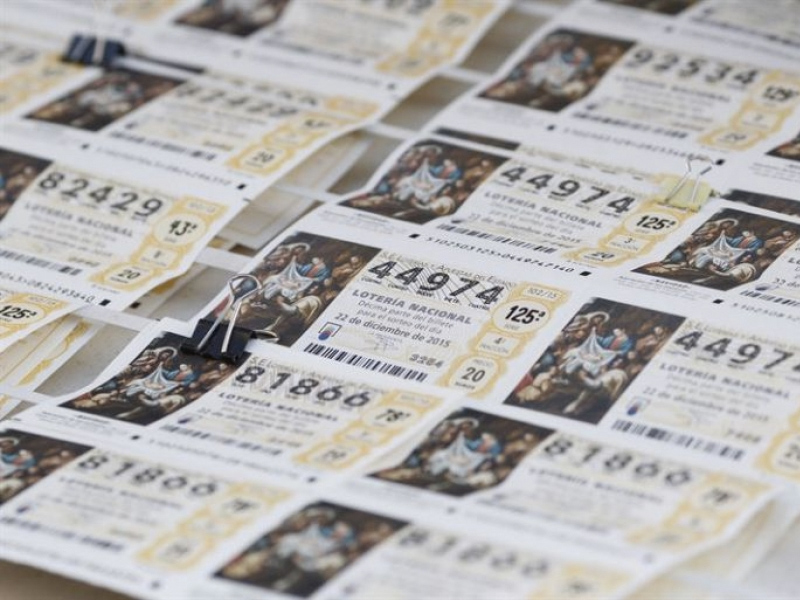 Algunos vecinos de Motilla y Minglanilla, aficionados a la pesca, han comprado el 3.278 que ha sido vendido por el Club de pescadores de Utiel y por otro lado, en Villanueva de la Jara se ha vendido a través de un terminal el 22.253.  En la comarca de la Manchuela el 3.278 quinto premio ha dejado algo de dinero entre los pescadores, ya que han sido muchos los aficionados a este deporte que llevaban papeletas y décimos vendidos en el Club de Utiel. Las papeletas son participaciones premiadas con 1.500 euros y los décimos tienen 6.000 euros que han caído en municipios como Motilla del Palancar o Minglanilla, precisamente uno de los agraciados ha sido José Tórtola que tenía un boleto premiado compartido con su hermano.  Se calcula que en Minglanilla habrán tocado aproximadamente 5 décimos y también se han vendido otros boletos premiados con este número en Motilla del Palancar a personas aficionadas a la pesca.  - imagen 1