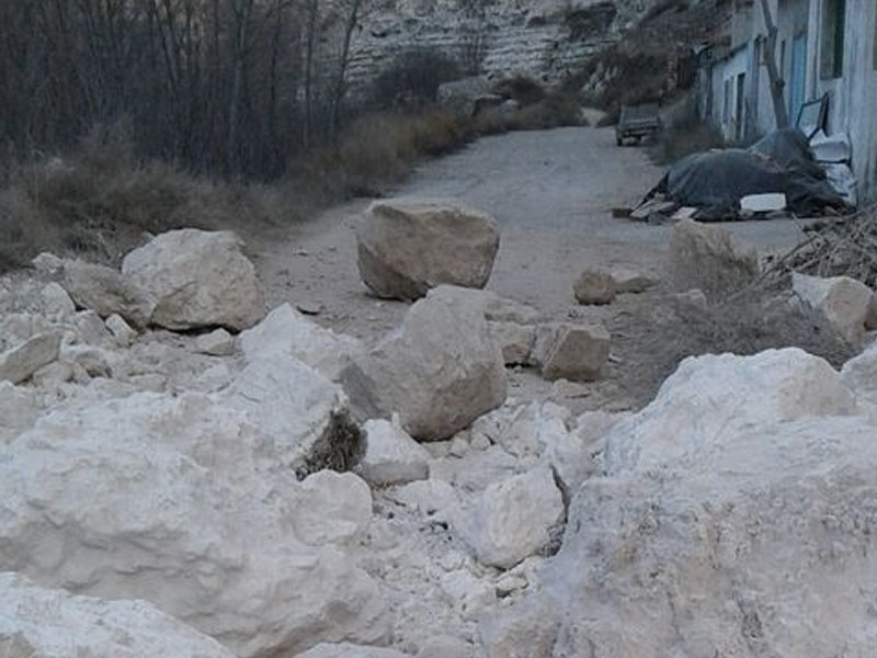 Nuevo desprendimiento de rocas en Alcalá del Júcar - imagen 1