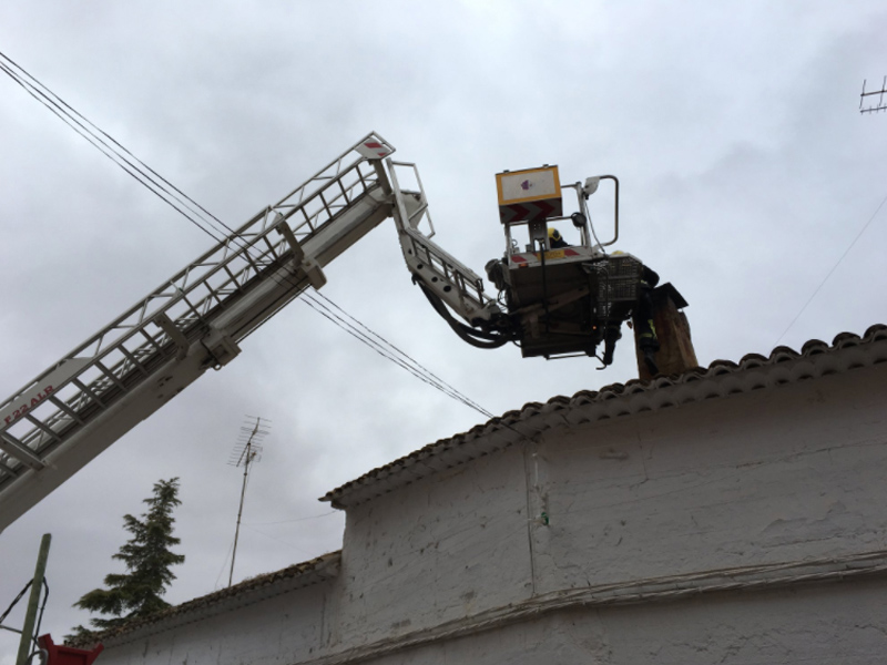 Se incendia el tiro de una chimenea en Iniesta - imagen 1