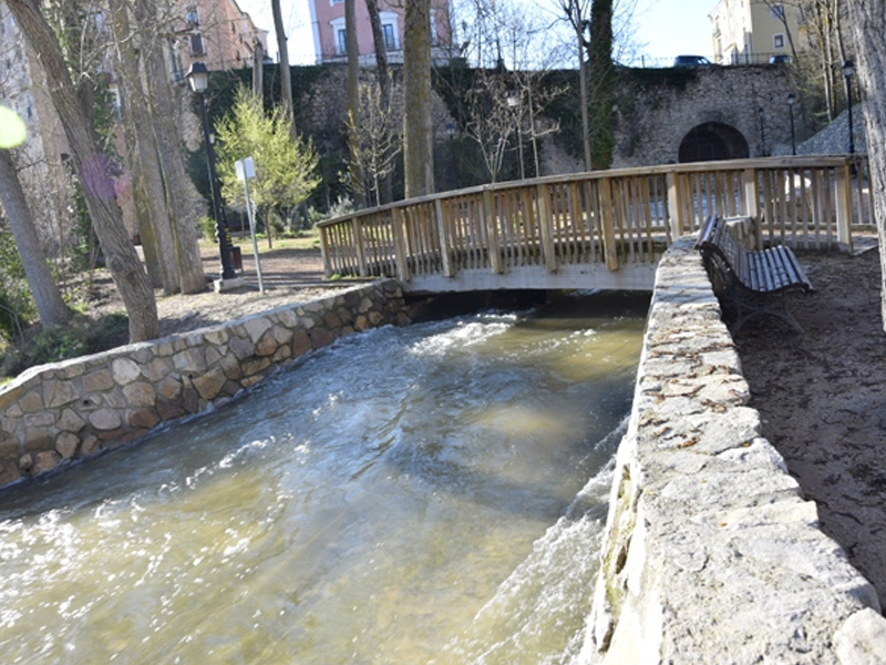 El Júcar ruge con fuerza a su paso por Cuenca - imagen 1