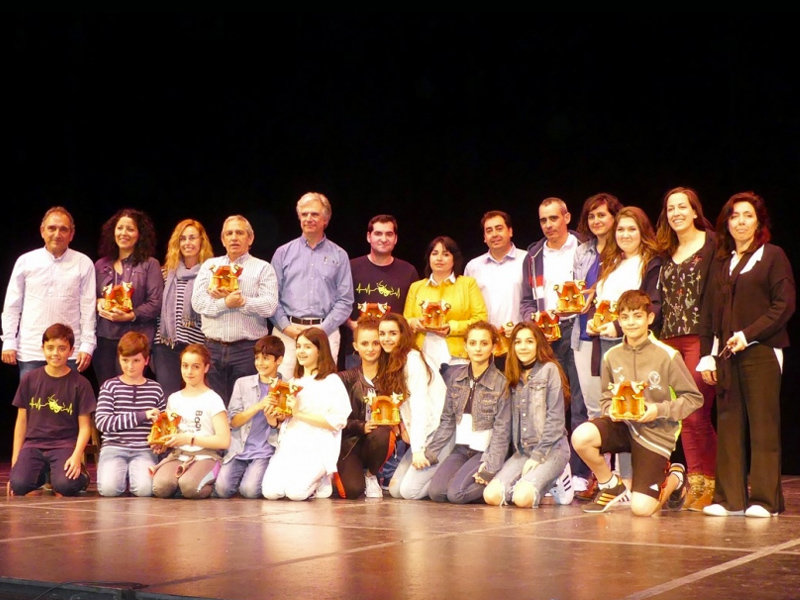 Las alumnas del IES Jorge Manrique participan en la muestra final del programa 'ConocerT' de artes escénicas - imagen 1