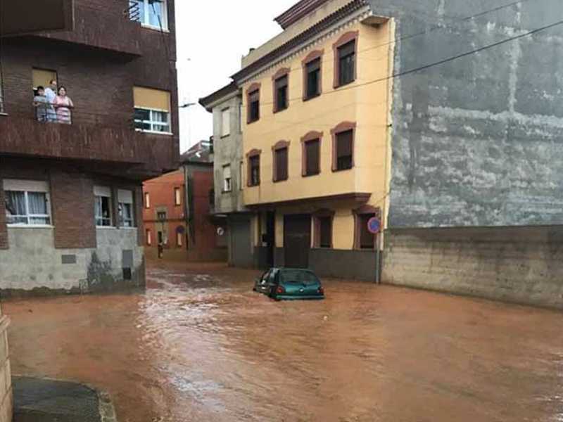 Dos mujeres y una menor quedan atrapadas en las inundaciones de Quintanar del Rey - imagen 1