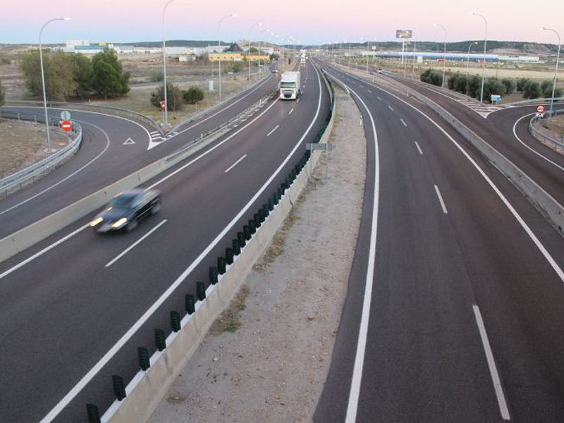 Un coche en dirección contraria provoca 2 salidas de vía en la A3 en Iniesta - imagen 1