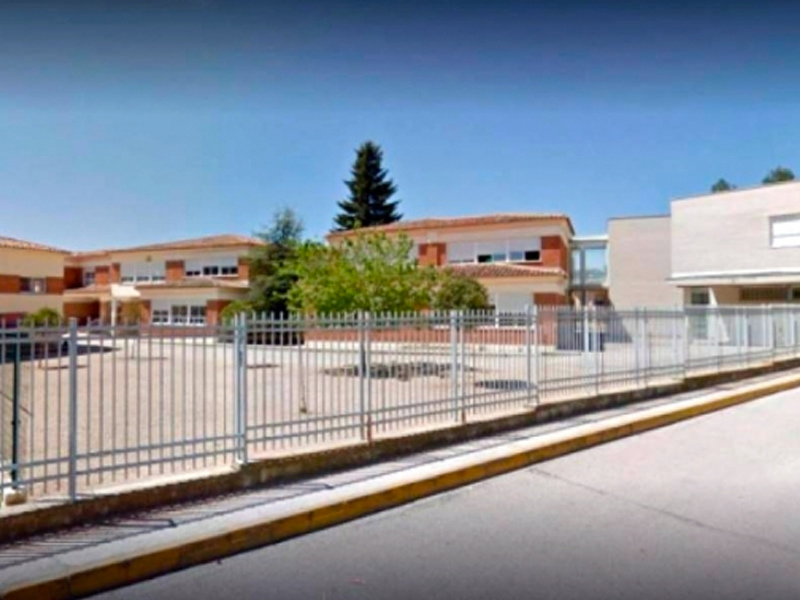 Adjudicada la reforma del colegio y del IES de Sisante por más de 286.000 euros - imagen 1
