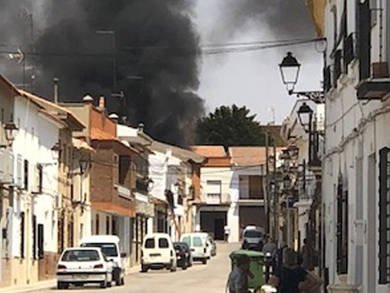 Arde maquinaría agrícola en el interior de una nave de Las Pedroñeras - imagen 1