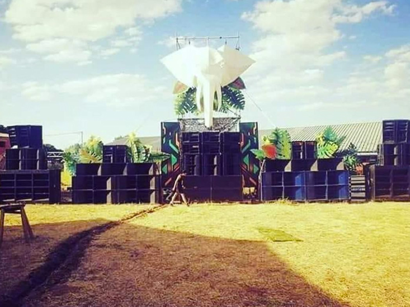 Una ‘rave’ revoluciona Villar del Saz de Navalón, de 14 habitantes a más de 4.000 - imagen 1