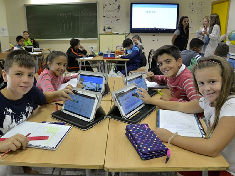 80 centros educativos de la región utilizarán tabletas digitales en lugar de libros - imagen 1
