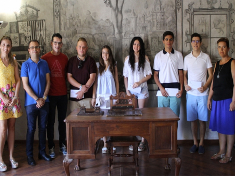 Iniesta otorga 13 becas a los mejores expedientes del IES ‘Cañada de la Encina’ - imagen 1