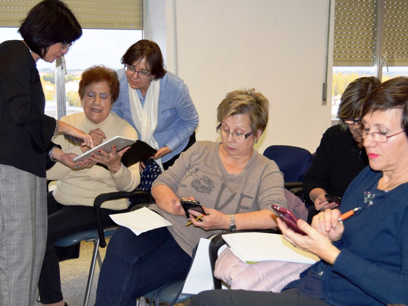 Los mayores de Iniesta rompen la brecha digital - imagen 1