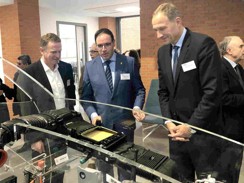 Prieto anima a la multinacional alemana Mahle a seguir invirtiendo en Cuenca - imagen 1