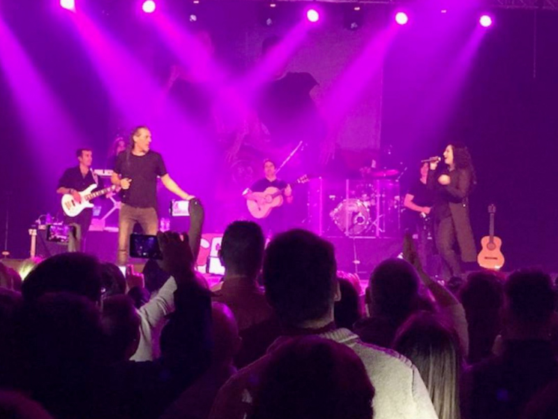 El grupo Camela llena el salón multiusos de Motilla con 1.500 personas - imagen 1