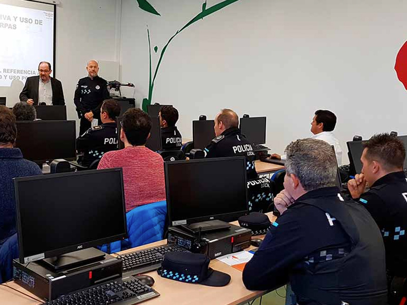 Policías locales de Iniesta y Motilla del Palancar se forman sobre el uso y la regulación de los drones - imagen 1