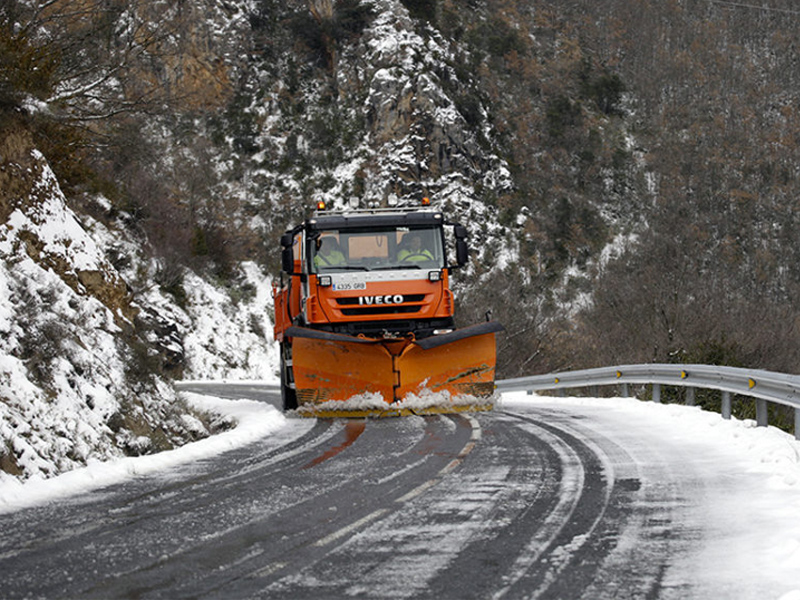 4.000 toneladas de sal, 31 vehículos y más de un centenar de efectivos para hacer frente a la nieve en Cuenca - imagen 1