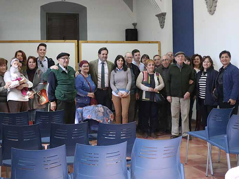 Paco Nuñez conoce de primera mano la problemática del Centro Médico de Villanueva de la Jara - imagen 1