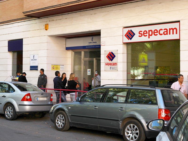 El paro baja en marzo en 644 personas en Castilla-La Mancha, hasta los 171.873 desempleados - imagen 1