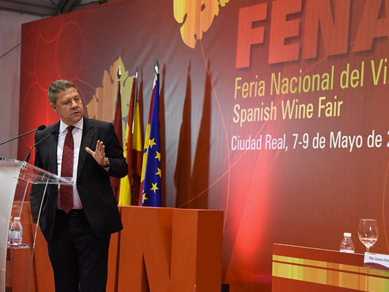 García-Page anuncia una Ley de la Viña y el Vino "modélica en toda España" - imagen 1