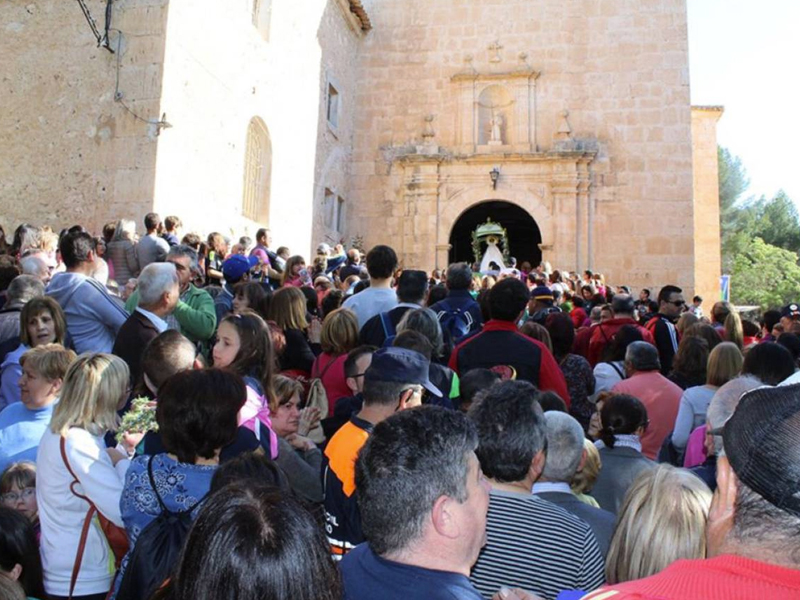 La Virgen de Consolación vuelve a reunir a peregrinos de toda la Manchuela - imagen 1