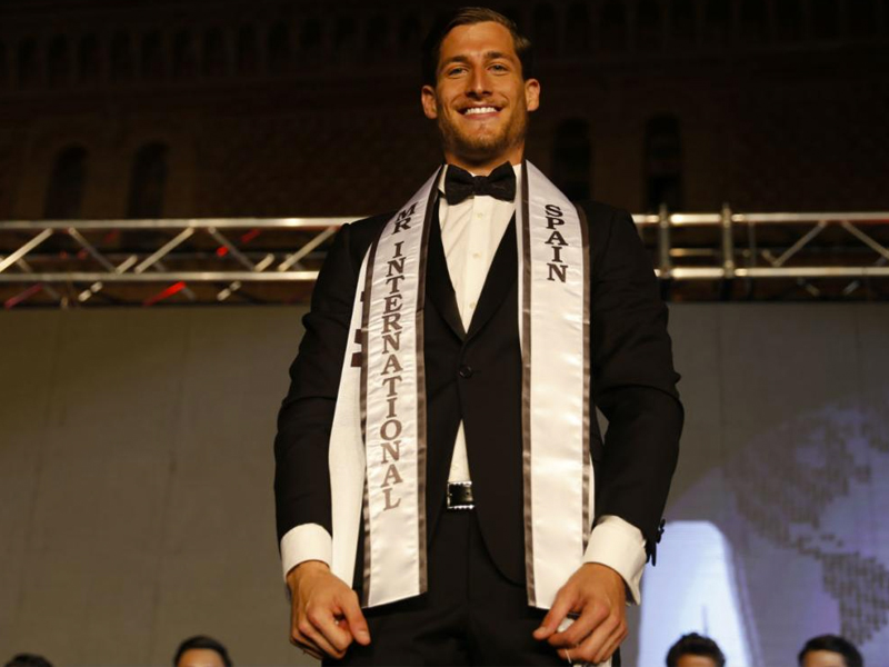 El canario Yeray Hidalgo, elegido el hombre más guapo de España en Villanueva de la Jara - imagen 1