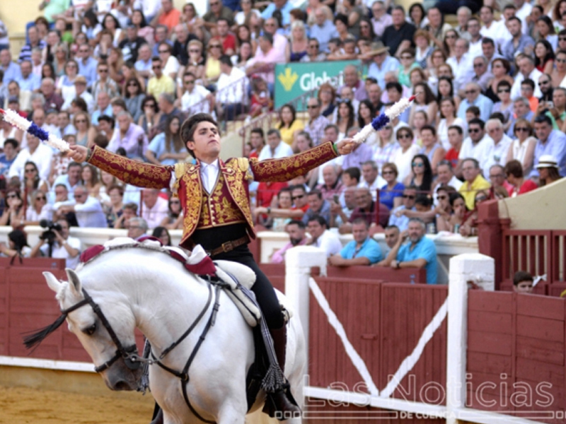 Andy Cartagena y Guillermo Hermoso de Mendoza, a hombros en una tarde triunfal - imagen 1