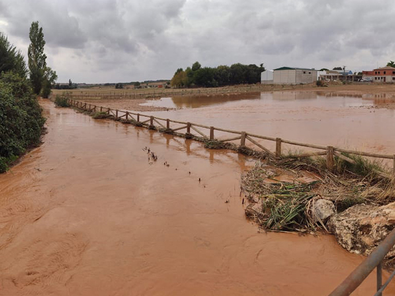 Los bomberos de Cuenca intervienen a causa de las fuertes lluvias caídas en La Manchuela - imagen 1