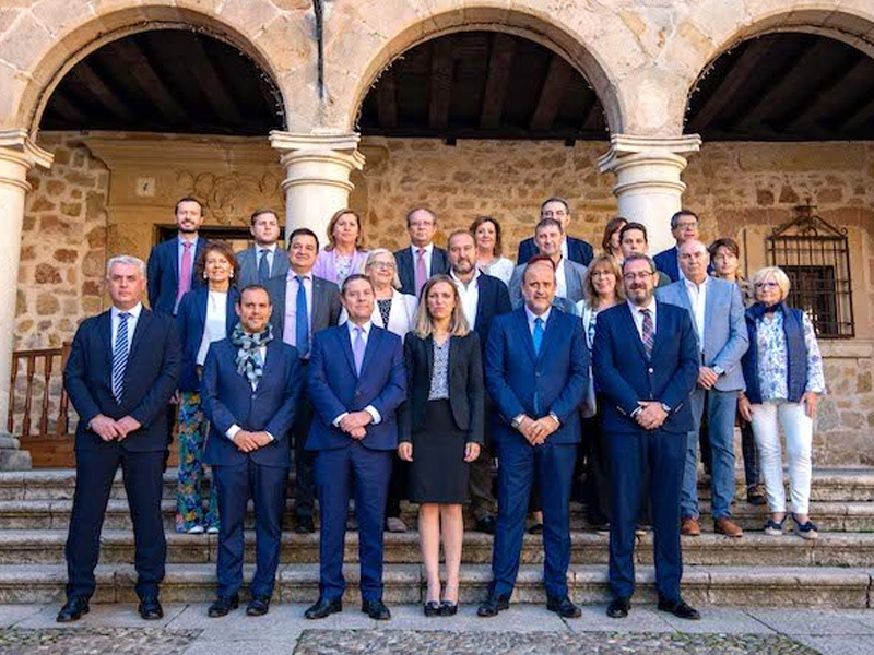 La estrategia de empleo público de Castilla-La Mancha ofertará 6.000 empleos esta legislatura - imagen 1