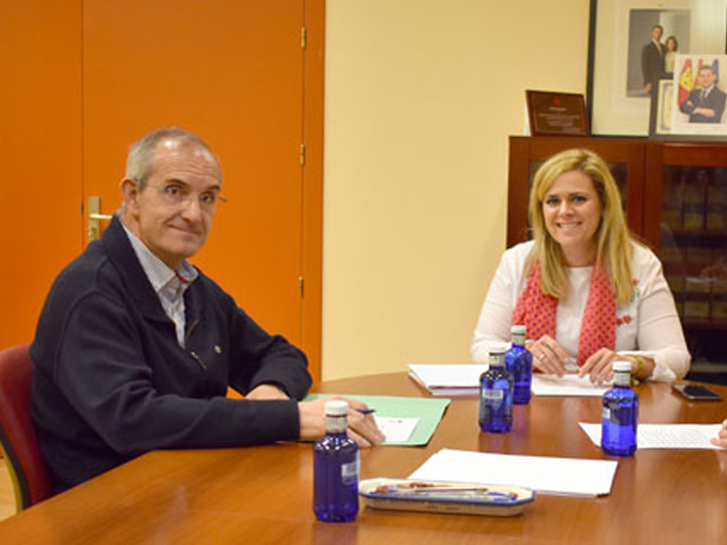 La Junta y el Ayuntamiento de El Peral abordan las necesidades del municipio - imagen 1