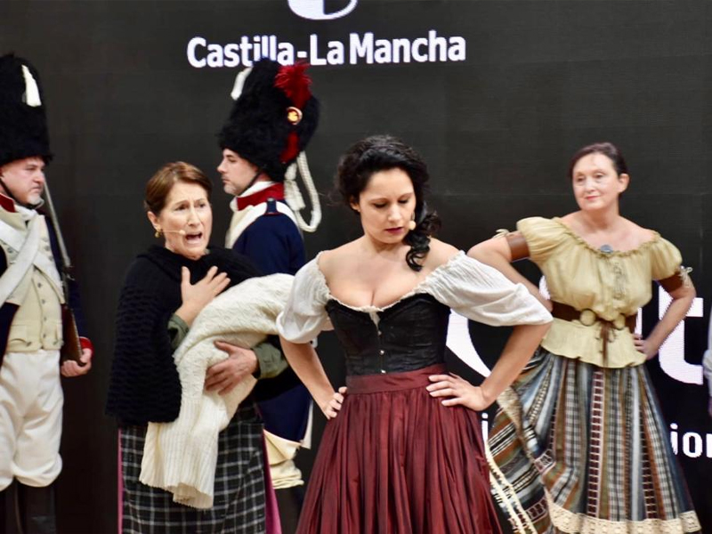 Visitas teatralizadas, combates en directo y elementos audiovisuales fueron la propuesta de Cuenca en FITUR - imagen 1