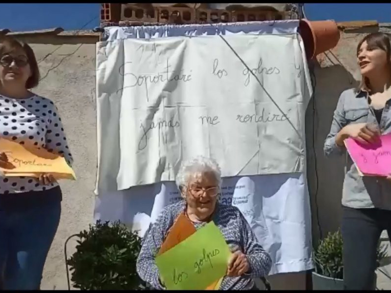 Los vecinos de Campillo de Altobuey se suman a la lucha contra el coronavirus al ritmo de «Resistiré» - imagen 1