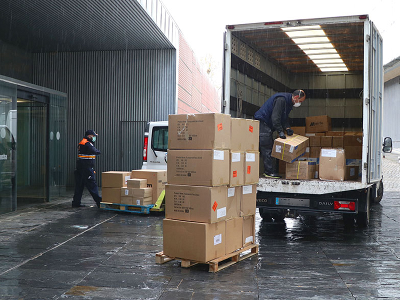 Tercer envío con artículos de protección para los profesionales sanitarios de CLM - imagen 1