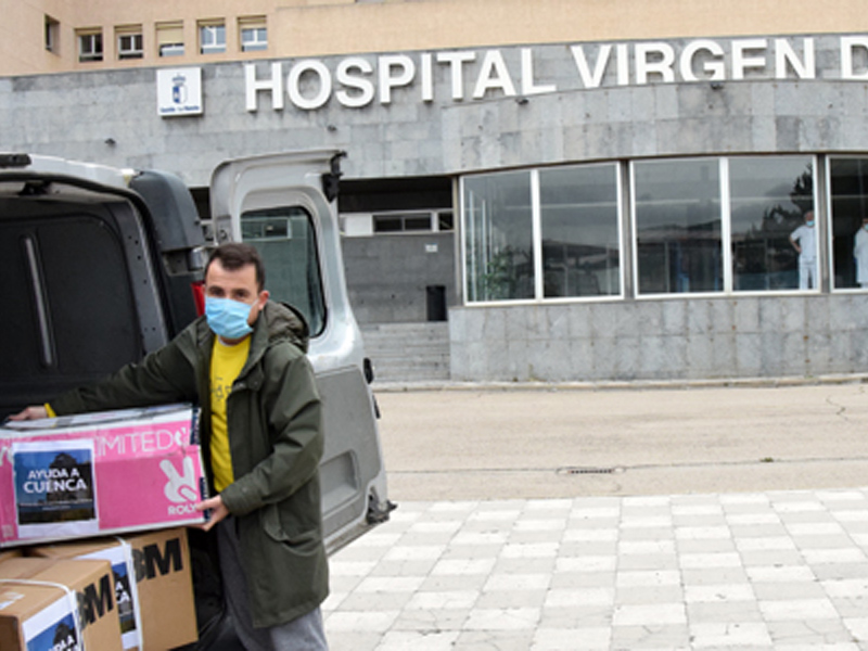 Una cadena de solidaridad llena el almacén del Virgen de la Luz - imagen 1