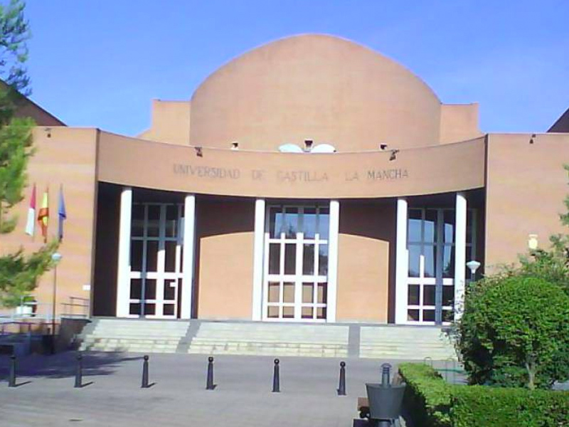 La Universidad de Castilla-La Mancha propone empezar el próximo curso con clases online - imagen 1
