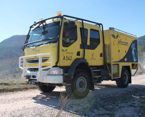 Efectivos del Infocam participan en la extinción de un incendio agrícola en San Lorenzo de La Parrilla - imagen 1