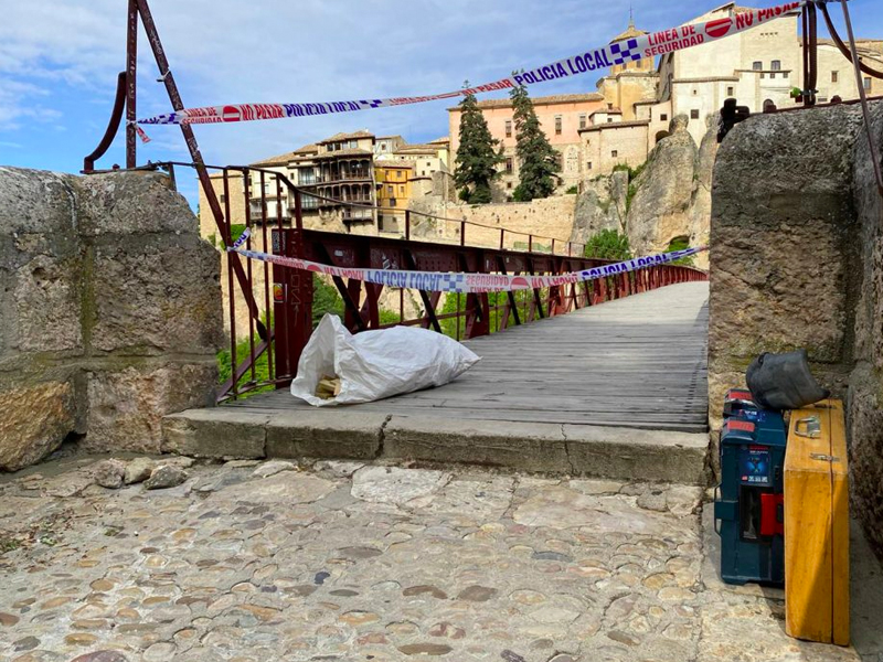 Cortado el paso al Puente de San Pablo por trabajos de seguridad - imagen 1