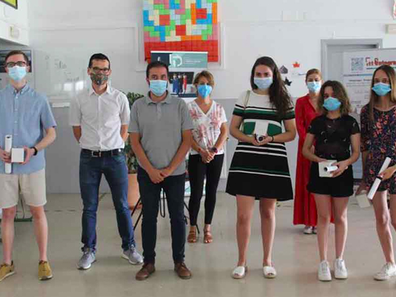 Iniesta entrega 13 becas a los mejores expedientes del IES Cañada de la Encina - imagen 1