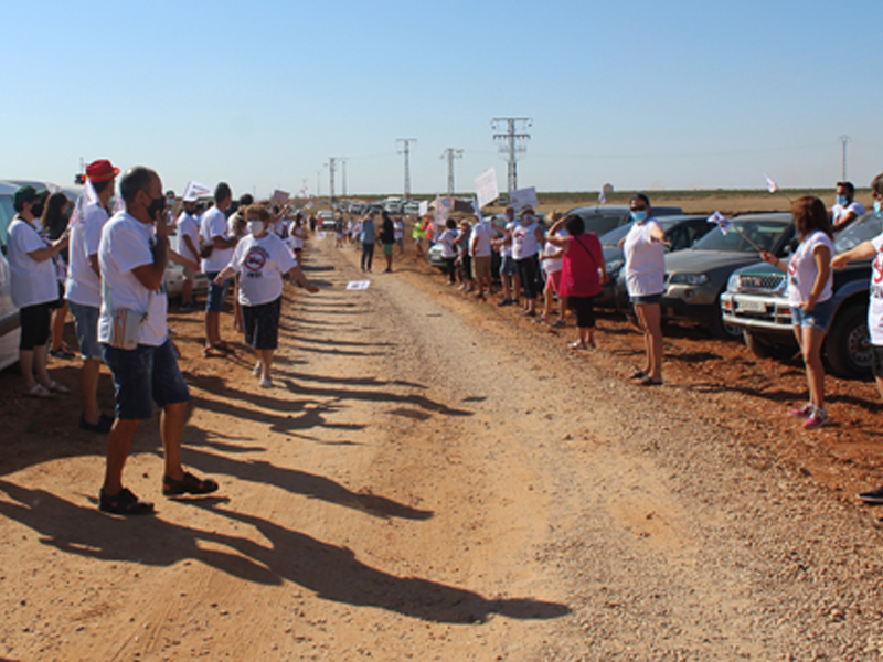Concentración en Quintanar del Rey para pedir la paralización de una macrogranja - imagen 1