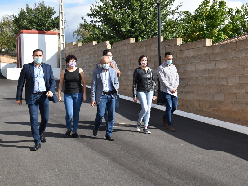 La Diputación de Cuenca invierte en la renovación del acerado y la pavimentación de las calles de La Pesquera - imagen 1