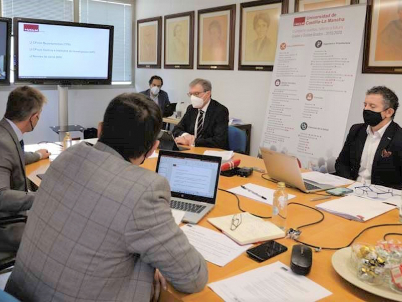 La UCLM publica su oferta de empleo con 131 plazas de profesor y 14 en administración en el turno libre - imagen 1