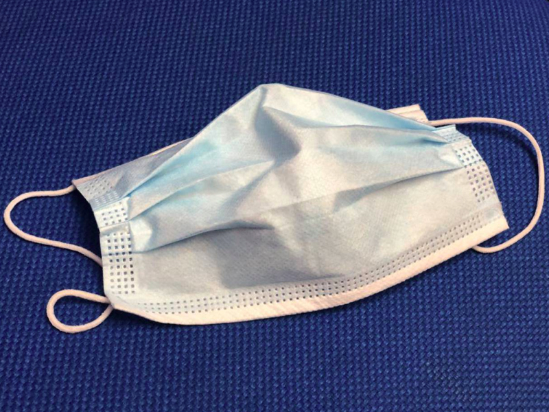 Las mascarillas desechables se usan 12 horas de media, tres veces más de lo aconsejable - imagen 1