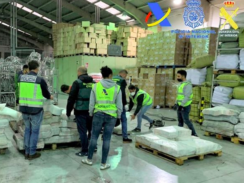 Desmantelan una red de narcos que introducía cocaína oculta en carbón vegetal - imagen 1